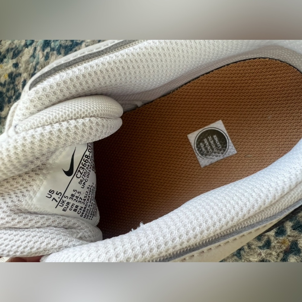 Nike Legend Essential Premium 2 Women’s Sneakers — size 7.5 - Picture 5 of 5